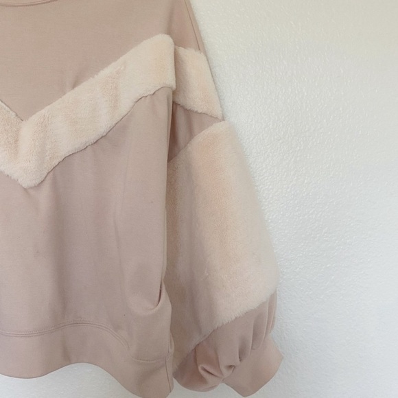 ZARA Faux Fur Sweater with Bell Sleeves in Light Pink SZ S - Picture 4 of 5